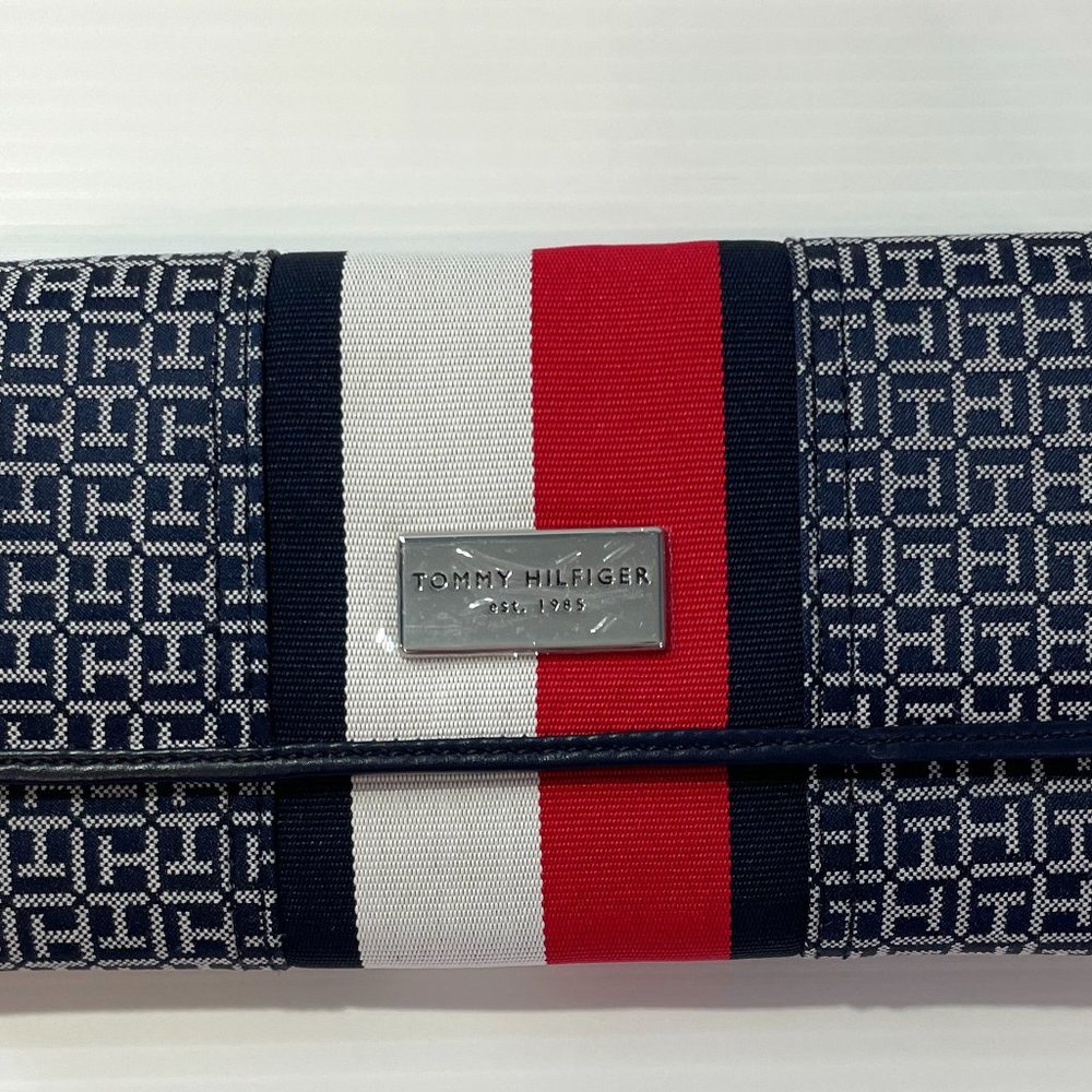 Tommy Hilfiger Canvas Wallet